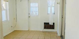Charming 2BR Duplex in North Port Gallery 12