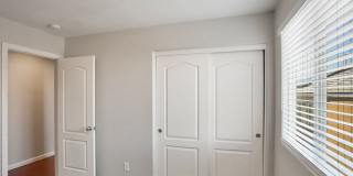 4 Bedroom, 3 Den West Side Home Gallery 34