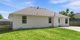 Nixa 3 bed 2 bath 2 car garage home! Gallery 6