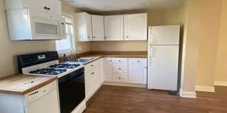 Beautiful Mt Washington 2 Bed Townhouse Available in June! Gallery 14