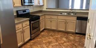 Stunning 3 bedroom 3 bath with Guest House in Sun City Anthem for 55+! Gallery 8