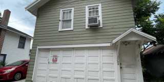 FALL 2026!!! Private 1 Bedroom Historic Home w/ FREE PARKING - Walk to UF! Gallery 1