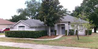 4/2 on corner lot w/lake access Gallery 1