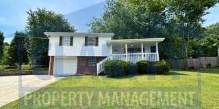 House with basement garage! Gallery 1