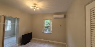 28 NE 49th St Gallery 13