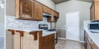Charming home in Yukon + 3 bedrooms + 2 bathrooms Gallery 11