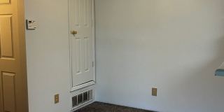 Well Maintained 2 bed 2 bath condo in Woodside Village! Gallery 6