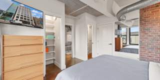Fully Furnished Designer Loft with Parking & Monument Views! Gallery 23