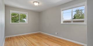 525 Monroe Boulevard Gallery 18