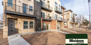 NICE TOWNHOUSE! DOWNTOWN LIVING! Gallery 1