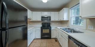 Charming 2-Bedroom Townhome in College Hill – Available Now! Gallery 8