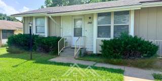 2 Bed Duplex with Finished Basement & Large Backyard Gallery 1