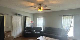 Large 4 Bedroom, 3 bathroom house near Downtown Gallery 10