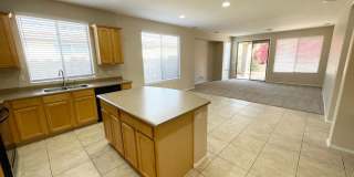 4 Bedroom/2 Bath Single Level Home in Anthem! Close to freeway & TSMC Plant! Gallery 8