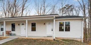 Charming 2BR Duplex in Hendersonville Gallery 1