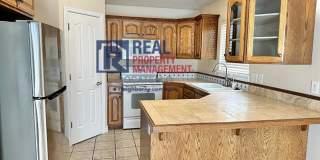Beautiful 4 bedroom 3 bath house - attached garage Gallery 4