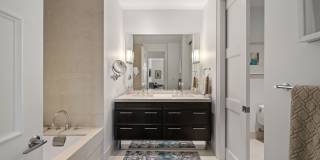 118 E ERIE Street Gallery 16