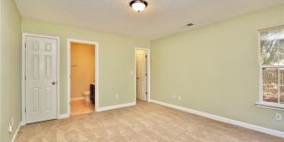 Room in 3 Bedroom Home at Tom Hunter Dr Gallery 7