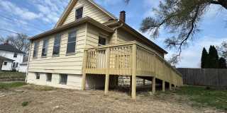 2 bed with Bonus room and 1 1/2 bath home in Moline! Gallery 1