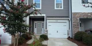 3BR/2.5BA Townhome in Paddlers Cove | Garage, Lake Access, Lawn Care Included Gallery 1