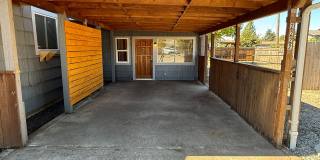 Updated 3-bedroom, 1 bath triplex in Springfield! Gallery 7