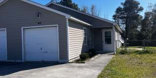 Lovely two bedroom two bath duplex in Hubert. NEW PAINT & NEW FLOORING THROUGHOUT. Just minutes to the back gate of Camp Lejeune. Gallery 1