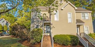 Fantastic End-Unit Townhome Available Now! Gallery 11