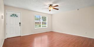 Charming 3 Bedroom Home with Washer & Dryer, Garage & Storage Shed Gallery 8