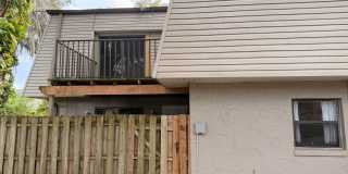 Charming 2BR/1.5BA Townhome - Ideal Location in Port Orange Gallery 1