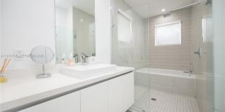 10366 NW 68th Ter Gallery 3