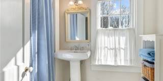 100 Coggeshall Avenue Gallery 26