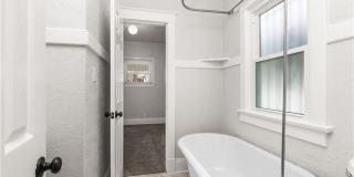 Charming Renovated 2 Bedroom Bungalow Gallery 21