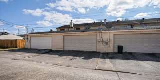 Charming 2BR Townhome in Beaumont Gallery 25