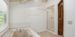 Spectacular 2 story home w/pool in Round Hill Country Club Gallery 28