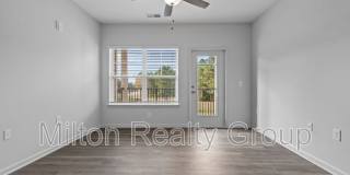 250 Grove Circle Gallery 4