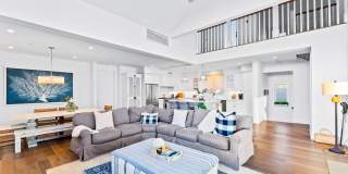 Gorgeous 3 bed 3.5 bathroom home available month to month in the highly desired city of Corona Del Mar. Gallery 4