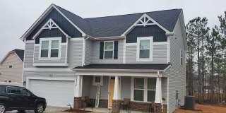 4 bd/ 2.5 ba located MINUTES from Fort Bragg! Quiet Neighborhood! Gallery 1