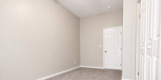 500 E Ormsby Ave Gallery 14