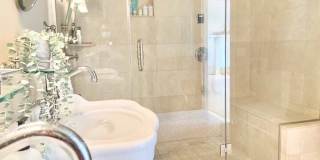 Enormous Upper Floor Unit in Heart of Downtown MKE Gallery 9