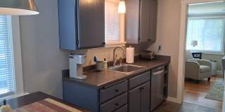 Kelsey's Cottage: Fully Furnished 2 bd/1ba Jacksonville Cottage, Large yard! $300 Utility Fee Gallery 5