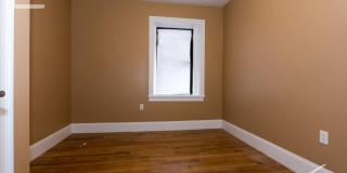 Huge, newly renovated 2 level 5 bed unit near the Green Line! Gallery 5