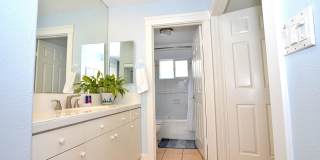 1Bd/1Ba Guest house, centrally located. Gallery 8