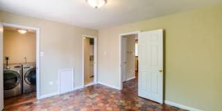 Beautiful Three Bedroom in Washington Square West Gallery 19