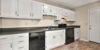 Ranch Home on Creek Lot! Gallery 10