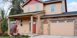 3 Bed, 2.5 Bath Townhouse/Duplex - Modern Living in a Great Location! Gallery 1