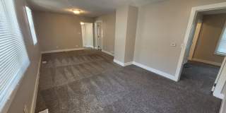 2 Bedroom, 2 Bathroom Home with large garage! Gallery 5