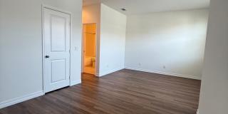 2 Bedroom, 2.5 Bath Tri-level townhouse in Signal Hill Gallery 35