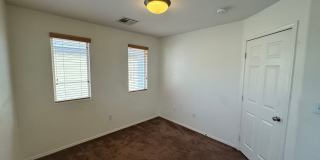 SW 3 bedroom ready to move in Gallery 17