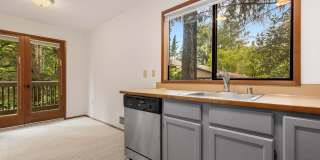 Beautifully Updated 2-Bedroom, 2-Bath Condo Near Downtown Kirkland Beautifully Updated 2-Bedroom, 2-Bath Condo Near Downtown Kirkland Gallery 8