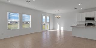 Like-New Ashton Woods Spacious 5BR 4BA, Prime Location Near I-4! Gallery 6